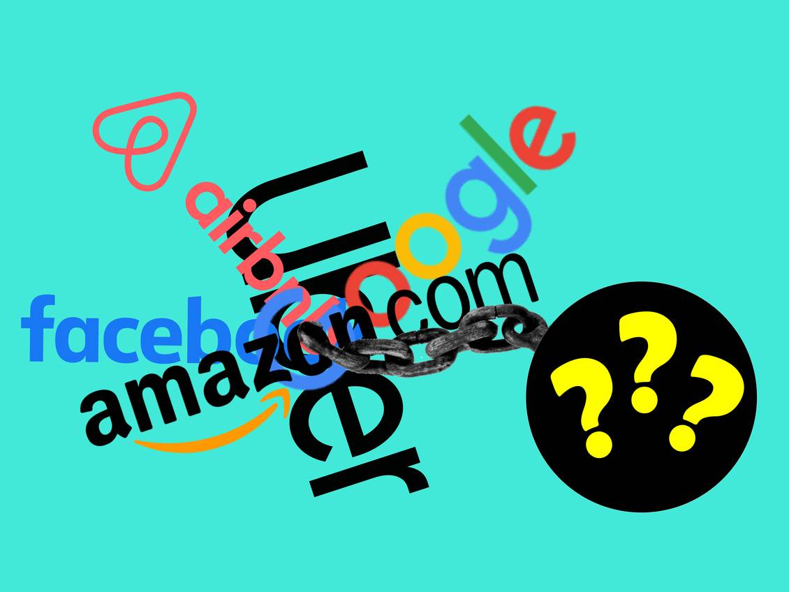 Logos von Google, Uber, Amazon, Facebook, Airbnb an einer Kette mit Kugel. Fragezeichen auf der Kugel.