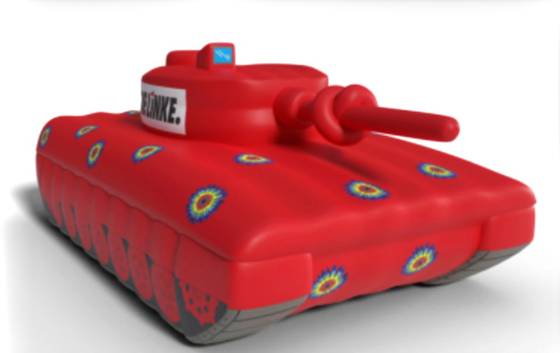 Aufblasbarer Panzer mit Blumen, Knoten im Lauf und LINKE-Logo