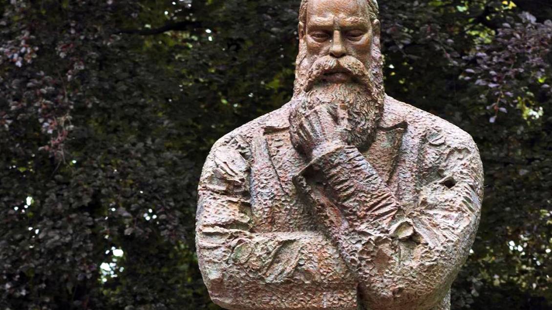 denkender Engels - Bronzebildnis in Wuppertal geschnekt von China