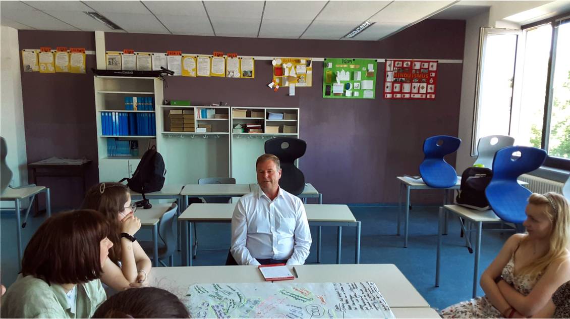 Christian Görke beim Speedating am evangelischen Gymnasium