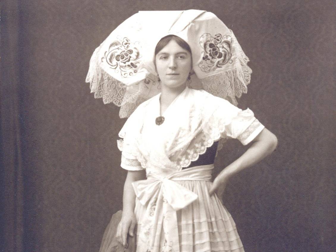 Mina Witkojc in der Burger sorbischen Tracht