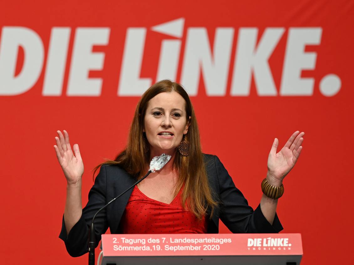 Janine Wissler am Rednerpult auf dem Landesparteitag