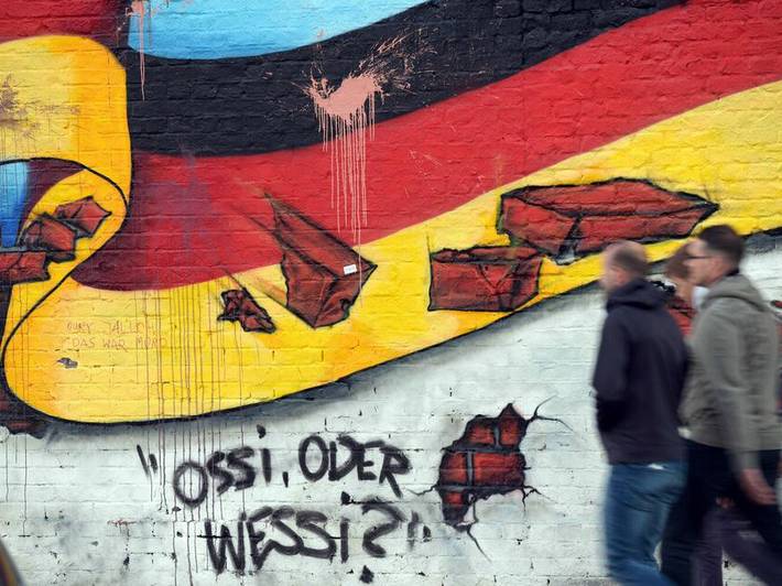 Foto zum Artikel mit Wandgraffiti mit dem Schriftzug „Ossi oder Wessi?“