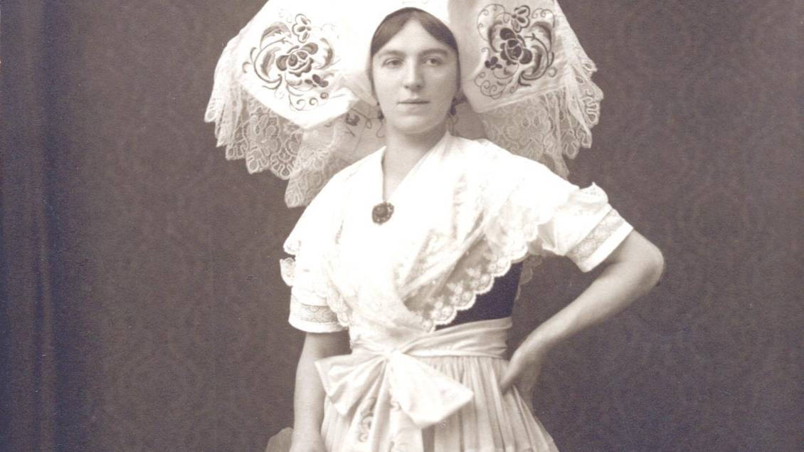 Mina Witkojc in der Burger sorbischen Tracht